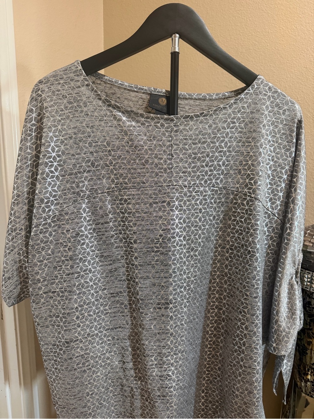 JM Collection Light Gray Geometric Short Sleeve Tee